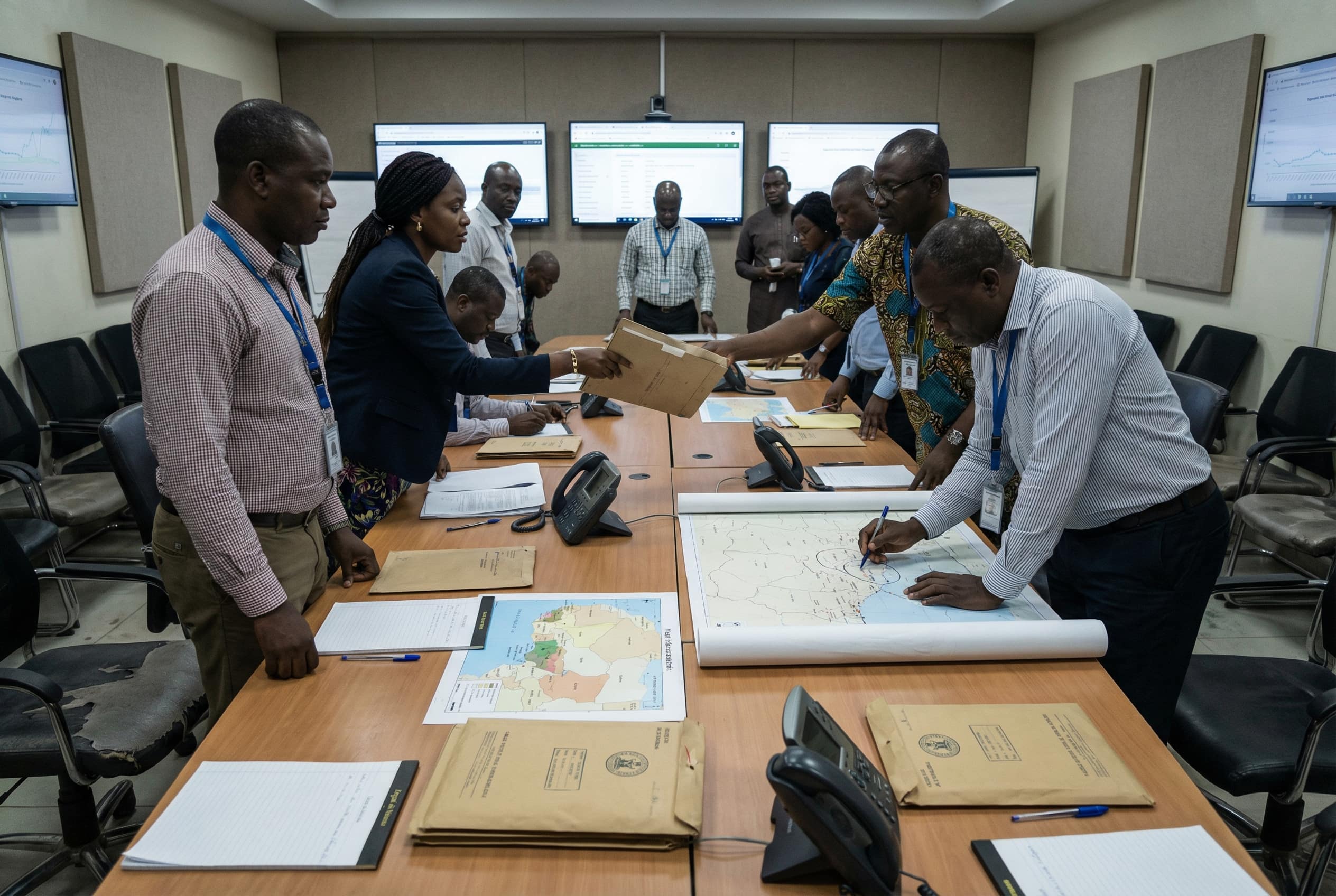 Incident support coordination in a controlled response room